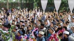 Bupati dan Wabup Lutim Dianugerahi Gelar “Ayah dan Bunda Yatim” di Yatim Fest