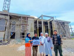 PT CLM Salurkan Bantuan Pembangunan Masjid Di Desa Harapan