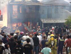 ‎Kebakaran Hebat di Sorowako, Bupati Irwan Turun Langsung ke Lokasi
