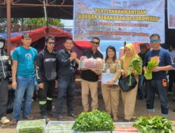 Forum Pemuda Lembo Lolo Beri Bantuan Korban Kebakaran di Sorowako