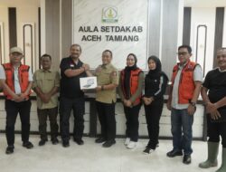 Bupati Luwu Timur Antar Langsung Bantuan Untuk Korban Banjir Bandang Aceh Tamiang