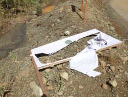 Plang Informasi Milik Pemda Lutim Diduga Dirusak Warga Penggarap Lahan di Lampia