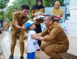 Seragam Baru, Semangat Baru: Kisah Bahagia Jarvinia dan Hanif di Luwu Timur