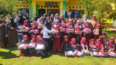 Tak Lagi Pikirkan Biaya Seragam, Orang Tua Siswa SDN Ussu : Terima kasih Pak Bupati