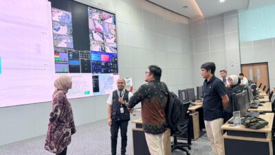 Matangkan Peluncuran Aplikasi Aduan dan Layanan Darurat 112, Kominfo Lutim Kunjungi War Room Kota Makassar