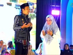 Erni Malape Wakafkan Rp10 Juta di Tabligh Akbar UAS, Menangi Lelang Tasbih untuk Pembangunan Masjid