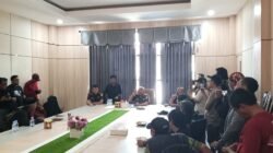 Kajari Lutim Terima Pendemo, Tegaskan Penyidikan Tak Bisa Berdasarkan Asumsi